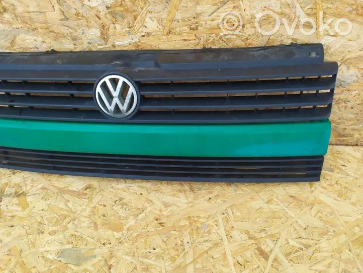 Volkswagen Multivan T4 Grotelės viršutinės 