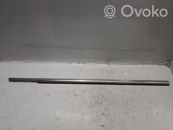 Volkswagen PASSAT CC Front door glass trim molding 3C8837476F