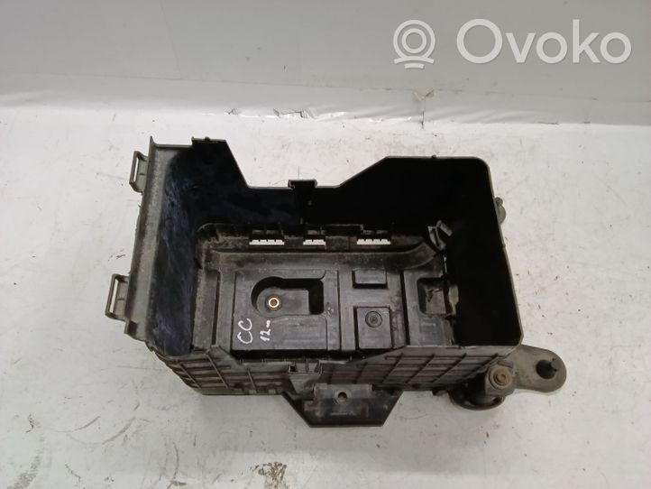 Volkswagen PASSAT CC Ящик аккумулятора 1K0915333