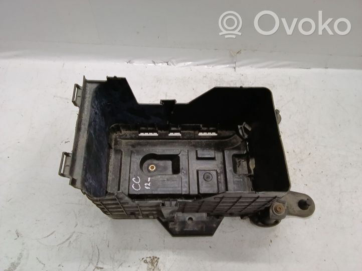 Volkswagen PASSAT CC Vassoio scatola della batteria 1K0915333