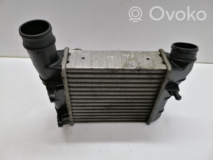 Audi A4 S4 B7 8E 8H Chłodnica powietrza doładowującego / Intercooler 