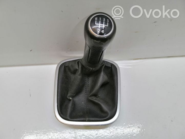 Volkswagen Polo V 6R Perilla/embellecedor de cuero de la palanca de cambios 6R0711113D