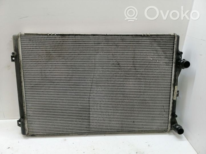 Volkswagen PASSAT B7 Dzesēšanas šķidruma radiators 5K0121253B