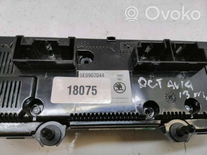 Skoda Octavia Mk3 (5E) Panel klimatyzacji 5E0907044