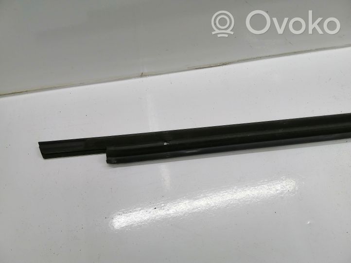 Audi A5 Sportback 8TA Rivestimento modanatura del vetro della portiera anteriore 8T8853283D