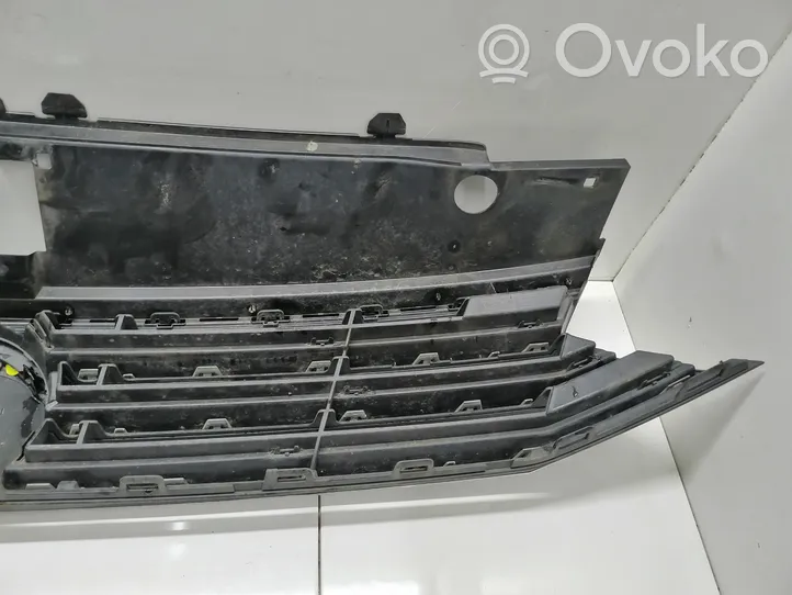 Volkswagen PASSAT B8 Grille calandre supérieure de pare-chocs avant 3C0853653