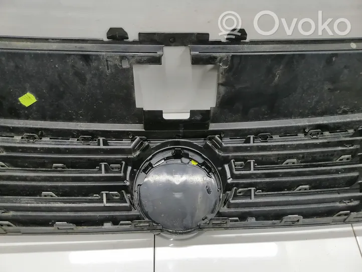 Volkswagen PASSAT B8 Augšējais režģis 3C0853653