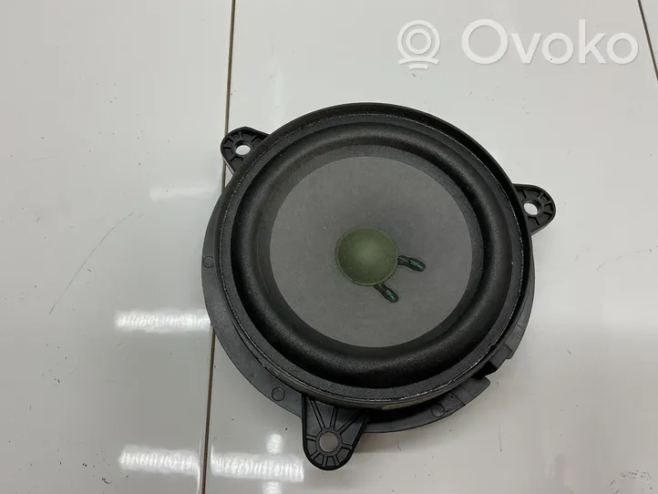 Nissan Qashqai+2 Garsiakalbis (-iai) galinėse duryse 281567Y300