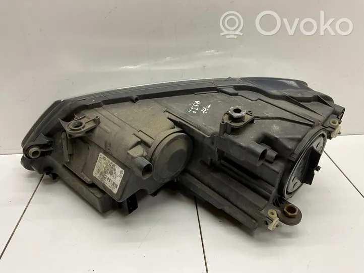 Volkswagen Jetta VI Lampa przednia 5C8941006