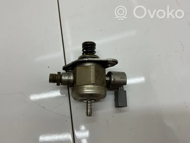 Volkswagen PASSAT B7 Fuel injection high pressure pump 06H127025N