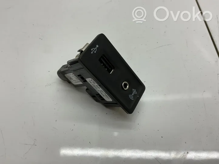 Volkswagen Golf VII USB jungtis 5G0035222H