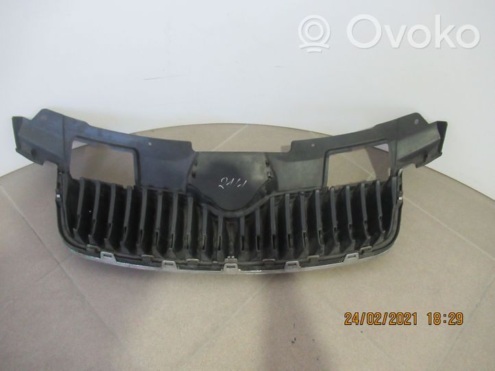 Skoda Fabia Mk2 (5J) Maskownica / Grill / Atrapa górna chłodnicy 5J0853668A