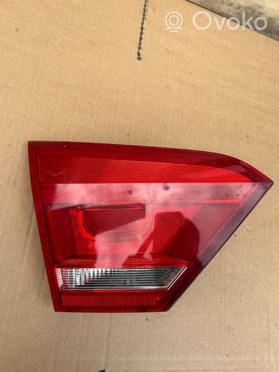 Volkswagen PASSAT B7 Lampy tylnej klapy bagażnika 561945107