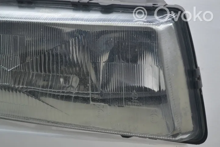 Audi V8 Lampa przednia 1305235130