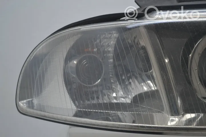 Audi A4 S4 B5 8D Lampa przednia 8D0941004AN