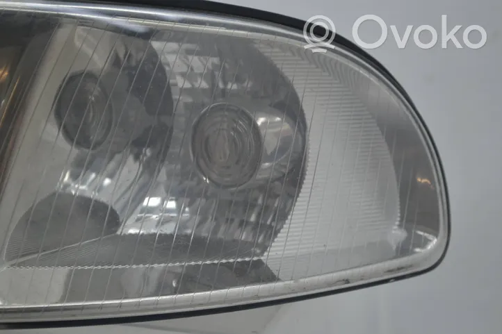 Audi A4 S4 B5 8D Lampa przednia 8D0941003A