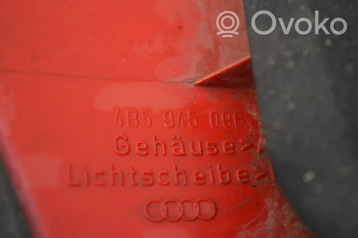 Audi A6 Allroad C5 Aizmugurējais lukturis virsbūvē 4B5945096