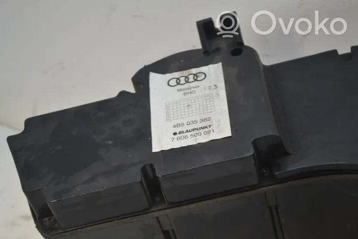 Audi A4 S4 B5 8D Subwoofer-bassokaiutin 4B5035382