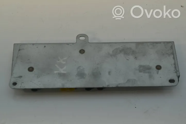 Audi A4 S4 B7 8E 8H Aerial antenna amplifier 8E9035225P