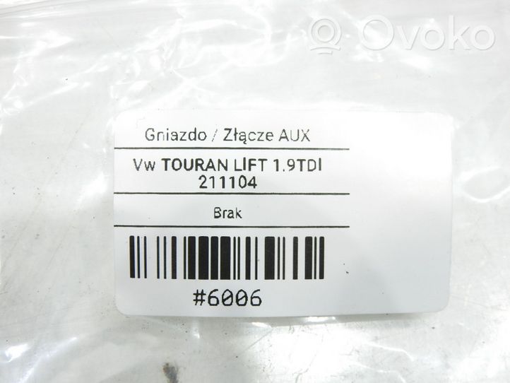 Volkswagen Touran I Enchufe conector entrada auxiliar 1T0035724A