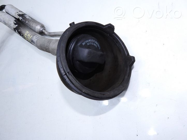 Volvo V70 Tuyau de remplissage de réservoir de carburant 