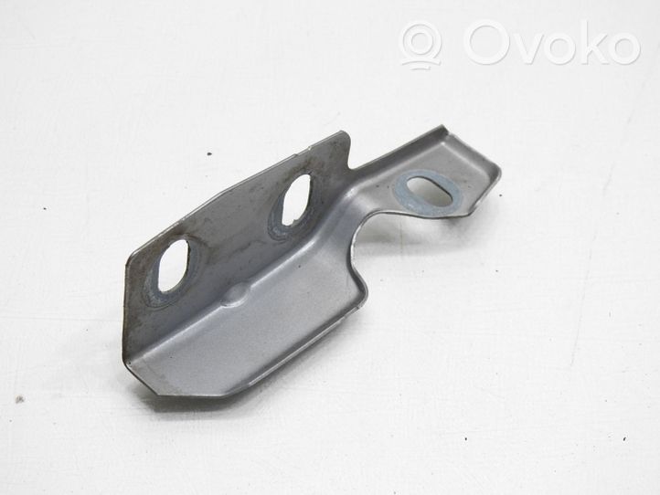 Mercedes-Benz C W203 Fender mounting bracket XXXX