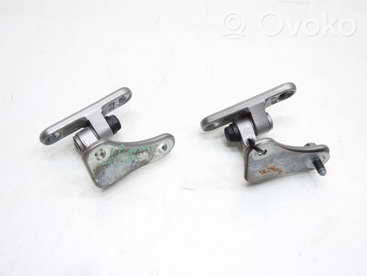 Mercedes-Benz C W203 Set di cerniere portiera anteriore XXXX