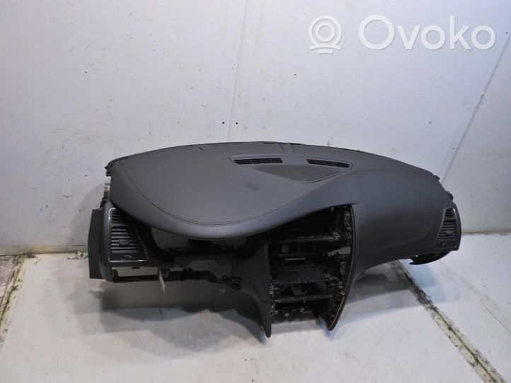 Renault Latitude (L70) Panel de instrumentos 681000072R