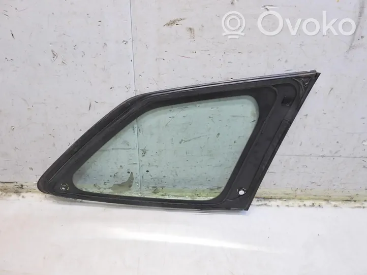 Subaru Outback Fenêtre latérale avant / vitre triangulaire 