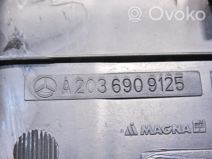 Mercedes-Benz C AMG W203 Tavaratilan sivuverhoilu A2036909125