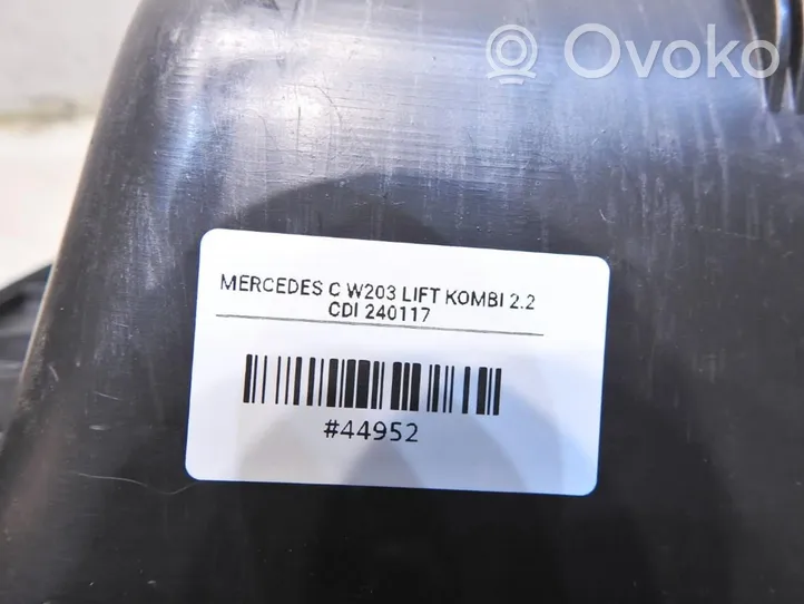 Mercedes-Benz C AMG W203 Tavaratilan sivuverhoilu A2036909225