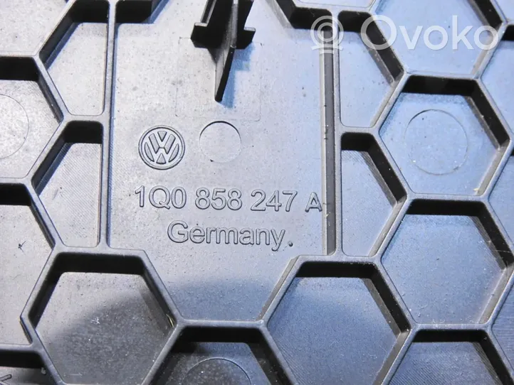 Volkswagen Eos Boczny element deski rozdzielczej 1Q0858247A