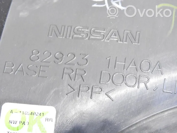 Nissan Micra Обшивка задней двери 829231HA0A