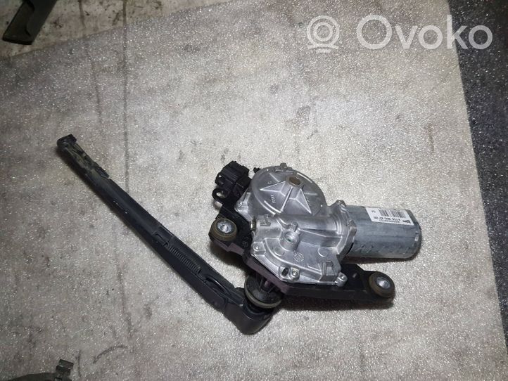 Infiniti QX30 Moteur d'essuie-glace arrière A1569068200