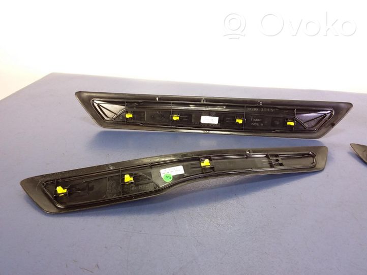 BMW 3 F30 F35 F31 Rivestimento vano piedi laterale 7263315