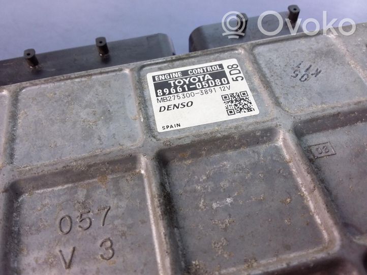 Toyota Avensis T270 Блок управления двигателем ECU 89661-05D80