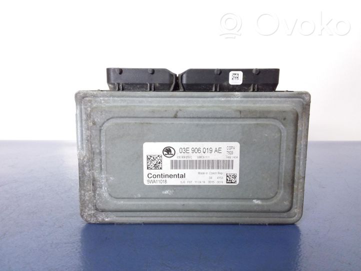 Skoda Fabia Mk2 (5J) Unité de commande, module ECU de moteur 03E906019AE