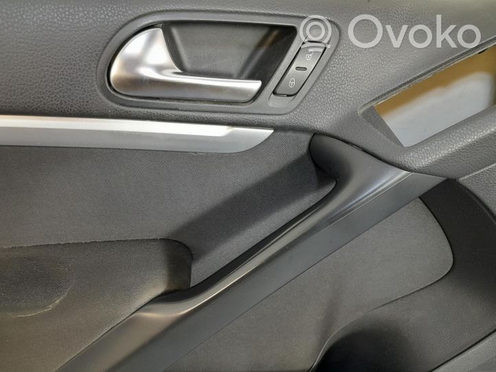 Volkswagen Tiguan Set di rivestimento del pannello della portiera 