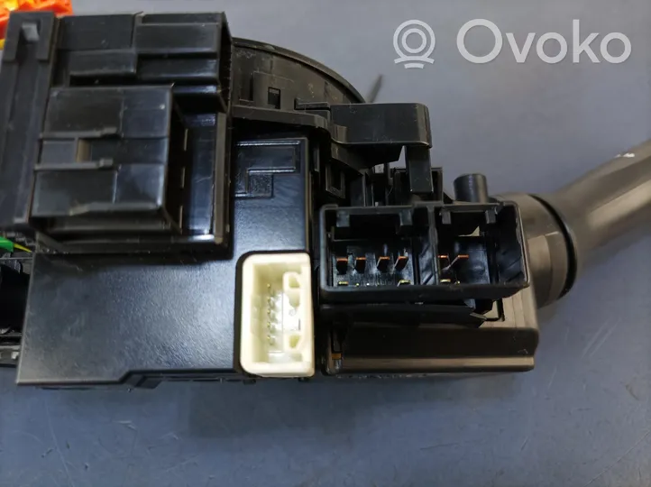 Toyota Yaris Inne przełączniki i przyciski 0D180-17F904