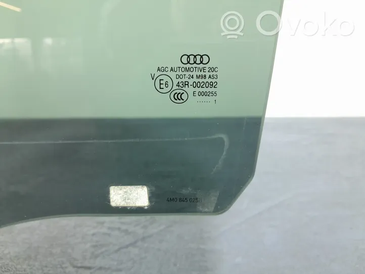 Audi Q7 4M Rear door window glass 01