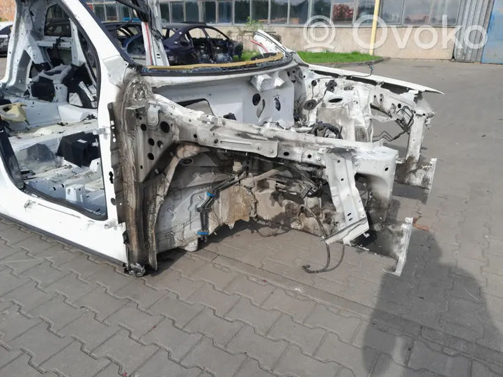 Audi Q7 4M Longherone lato anteriore 01