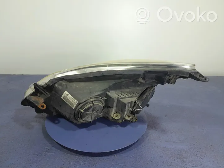 Opel Corsa D Lampa przednia 13186382