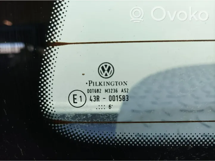 Volkswagen Amarok Galinis stiklas 01