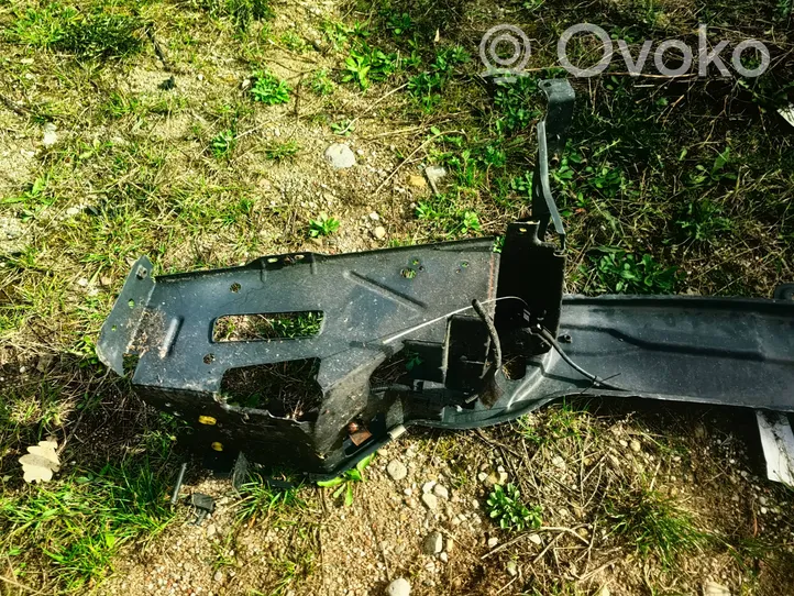 Volvo XC90 Radiatorių panelė (televizorius) 30748023