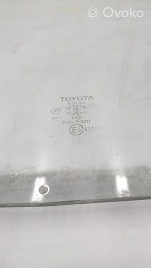 Toyota Carina T190 Vetro del finestrino della portiera anteriore - quattro porte 6810120150