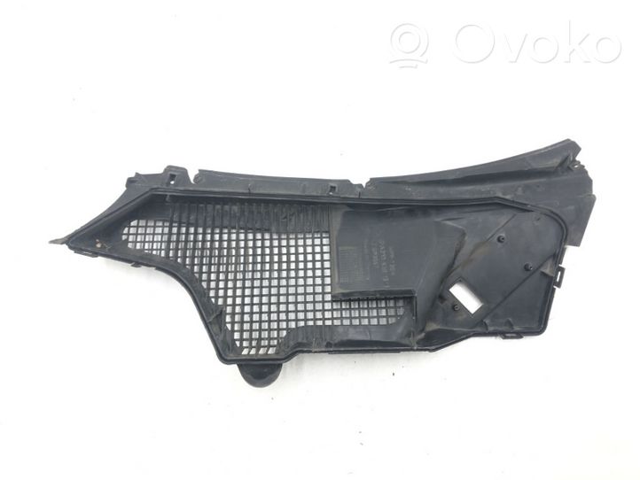 Mercedes-Benz E W210 Rivestimento del tergicristallo 2108301513