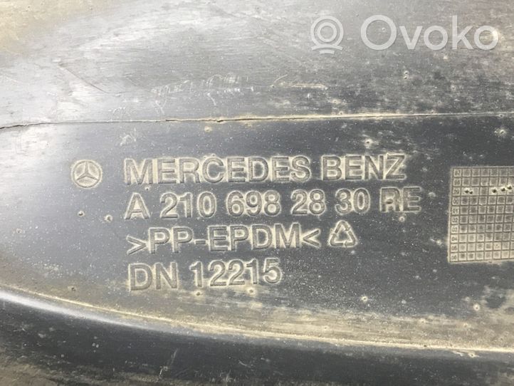 Mercedes-Benz E W210 Rivestimento paraspruzzi parafango posteriore 2106982830