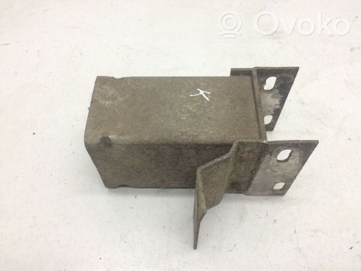 Land Rover Discovery Staffa di rinforzo montaggio del paraurti anteriore DXE000050