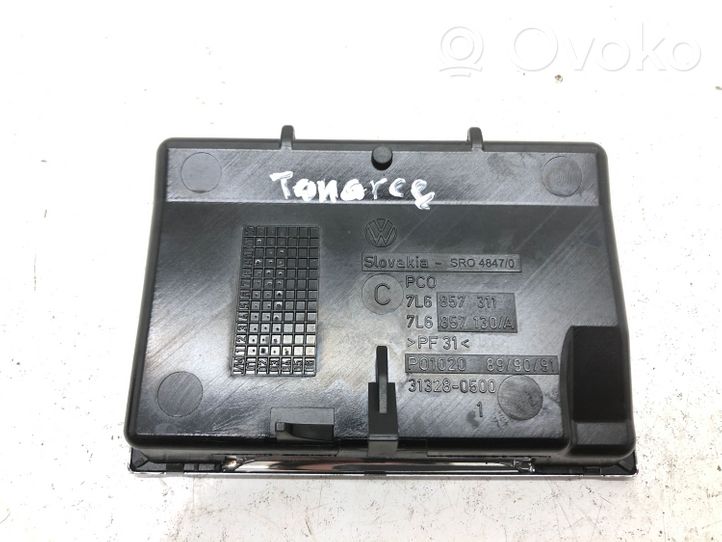 Volkswagen Touareg I Boîte / compartiment de rangement pour tableau de bord 7L6857311