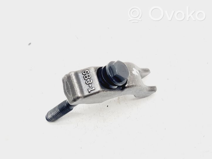 Opel Meriva B Fuel Injector clamp holder SB31